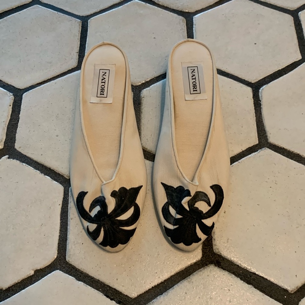Perfect condition, never worn Natori slippers